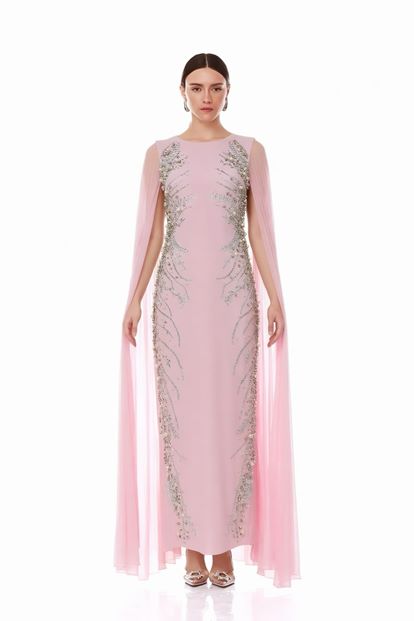 Robe de soirée rose à cape brodée